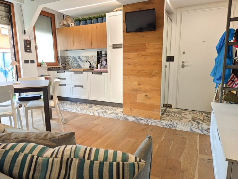 Esclusivo Bilocale a 50m dal mare con corte esterna